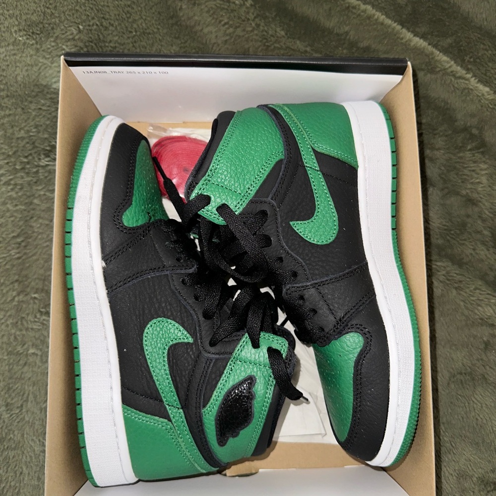Nike Air Jordan retro high black pine size 5.5W or kids size 4Y